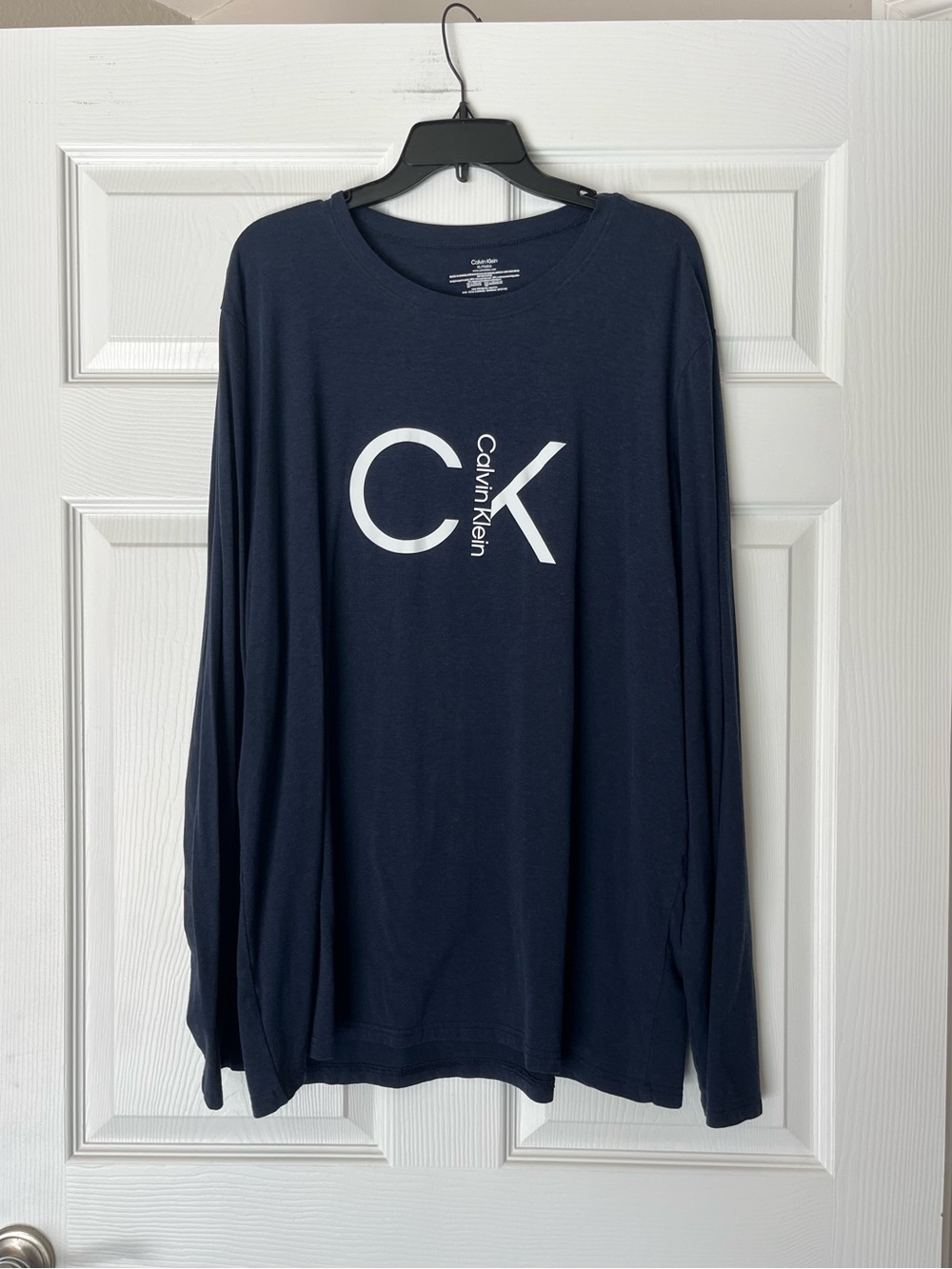 NWOT Calvin Klein Long Sleeve T-Shirt